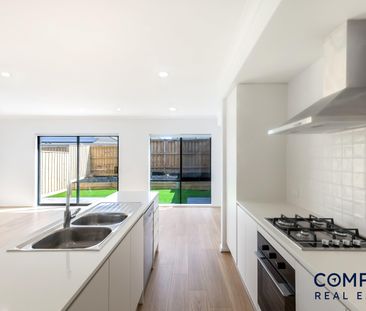 9 Ravida Way, Mickleham VIC 3064 - Townhouse For Rent | Domain - Photo 6