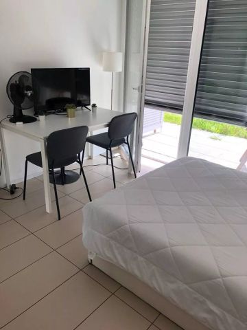 Studio meublé avec terrasse - Photo 2