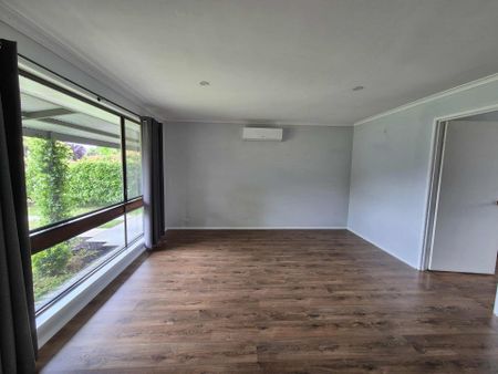 9 Robert Crescent - Photo 2