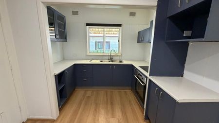 Three Bedroom Home In Prime Location! - Photo 4