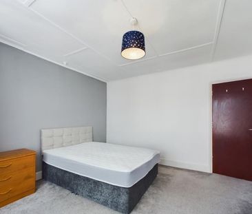 4 bedroom House To Let - Photo 6