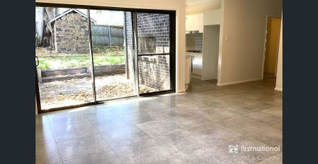 Modern 3 Bedroom Townhouse - Photo 3