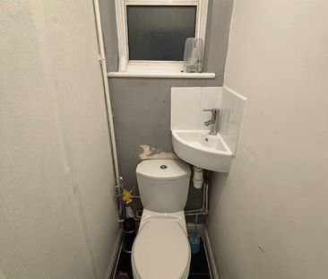 Room in a Shared Flat, Ellesmere Road, NW10 - Photo 2