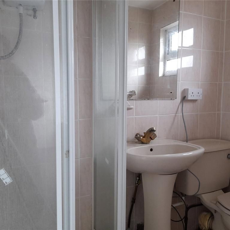 4 bedroom semi-detached house to rent - Photo 1
