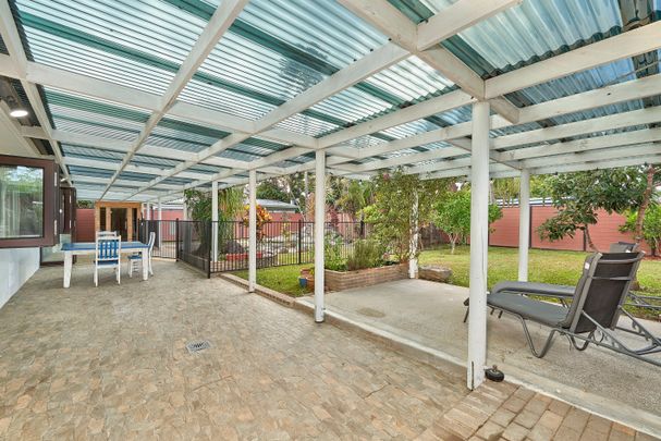 LARGE FAMILY HOME IN A GREAT LOCATION! - Photo 1