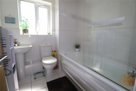 Robinson Way, Northfleet, Gravesend, DA11 9AB - Photo 5