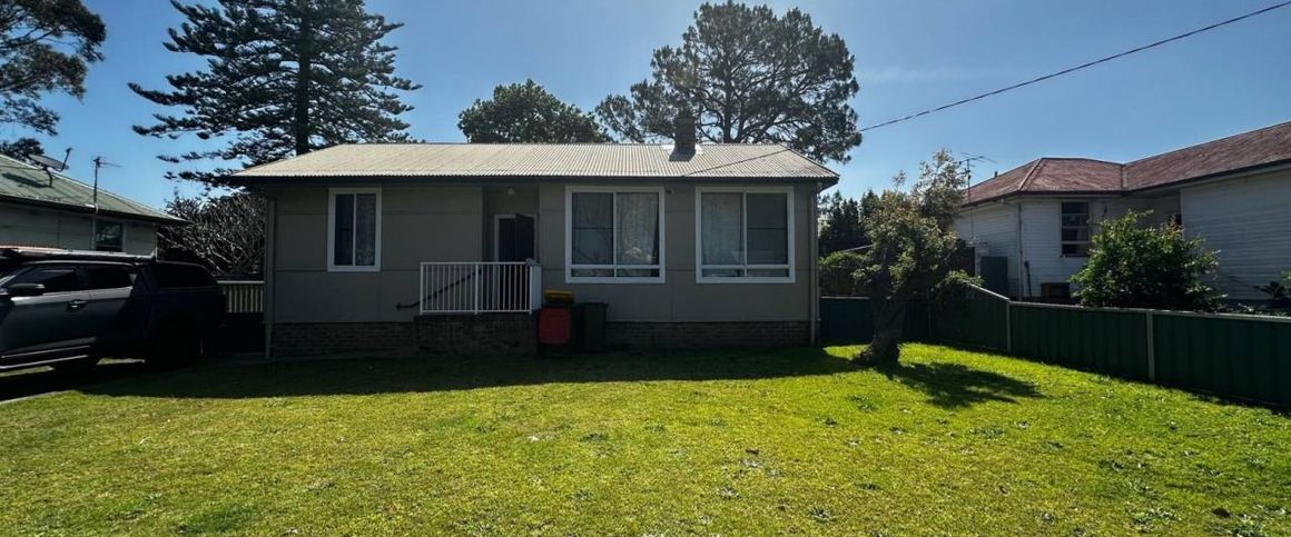 Spacious 3-Bedroom Home with Large Fenced Yard - Photo 1