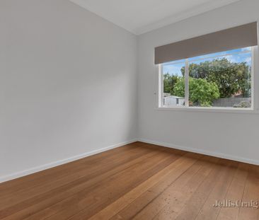 31 Myrtle Grove, Altona - Photo 2