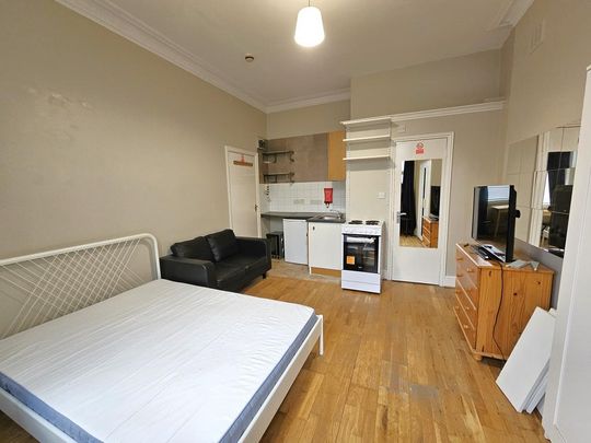 Studio to rent - Photo 1