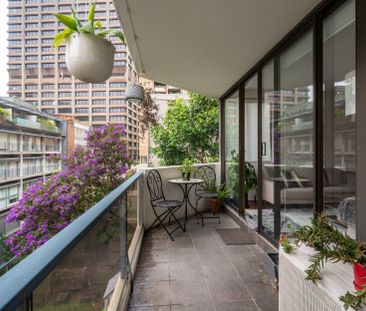 A light & spacious apartment w/ balcony & urban city views | Centra... - Photo 4