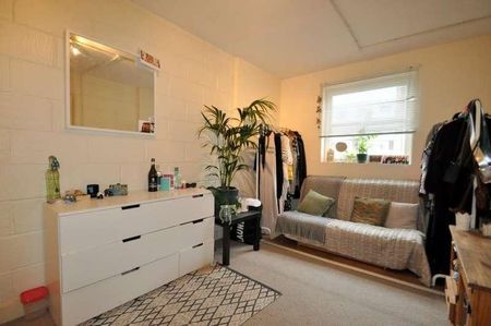 Sternhall Lane, London, SE15 - Photo 3