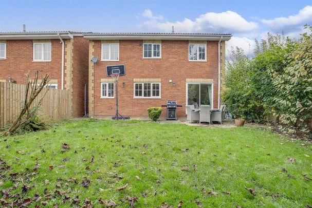 4 bedroom detached house to rent - Photo 1