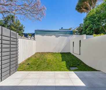 Brand New Designer Residence in the Heart of Newtown - Photo 4