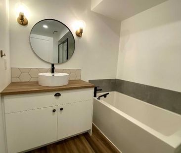 3 1/2 TOUT INCLUS - SEMI MEUBLÉ - DISPO MAINTENANT - Photo 2