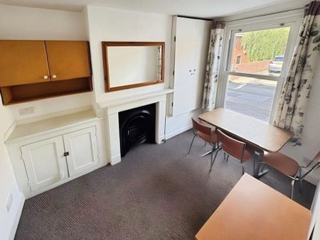 2 bedroom semi-detached house to rent - Photo 3