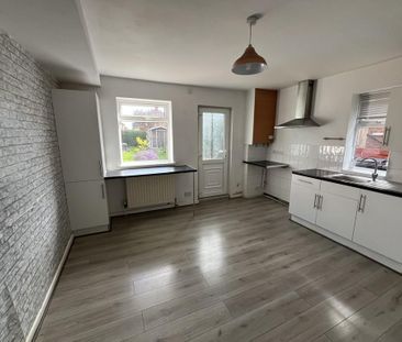 3 bedroom semi-detached house to rent - Photo 3