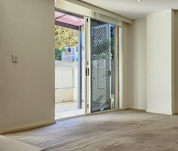 Terrace-like, Large with Courtyard; Relaxed Lifestyle in Garden Set... - Photo 2