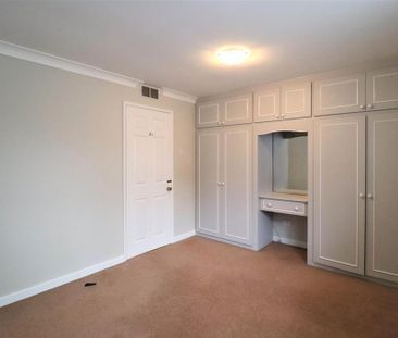 3 bedroom flat to rent - Photo 6