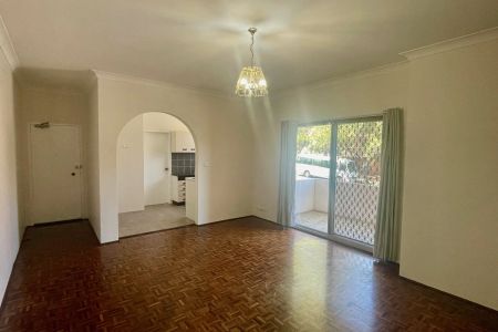 NORTH WEST FACING - SPACIOUS UNIT IN GREAT LOCATION - Photo 3