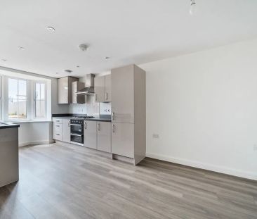 4 bedroom semi-detached house to rent - Photo 6
