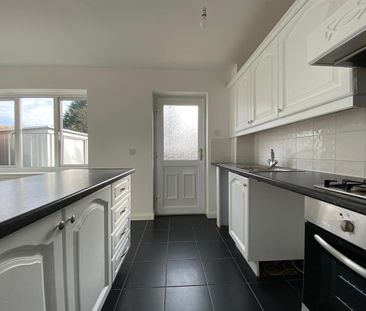 3 bedroom semi-detached house to rent - Photo 6
