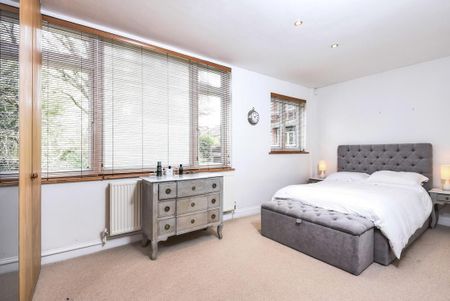 Holden Road, North Finchley N12 - Photo 3