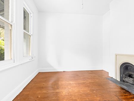 132 Australia Street, Camperdown NSW 2050 - House For Rent | Domain - Photo 3