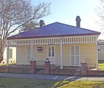 Cafe Lifestyle - Walk to Town + Water Usage Included! - Photo 1