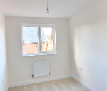 Nicholson Way Waterlooville Unfurnished - Photo 1