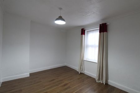 Eastland Road, Yeovil - Photo 2