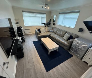 1 Bed Flat, Greener Court, SW20 - Photo 2