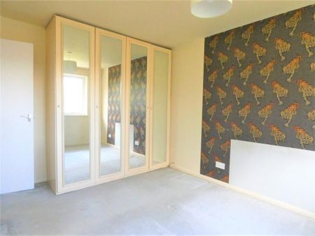 2 bedroom end of terrace house to rent - Photo 4