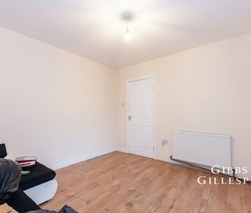 4 Bedroom House to rent - Photo 2