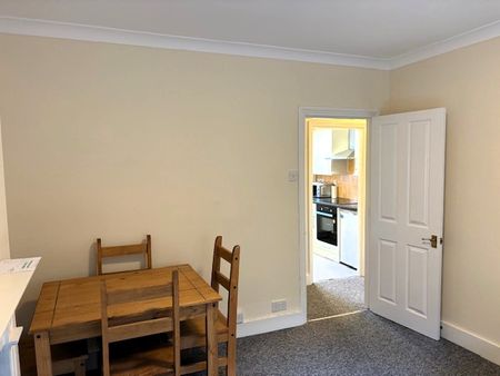 2 Bed Flat, Stamford Buildings, SW8 - Photo 2