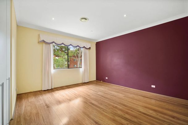 Spacious Four Bedroom Apartment At Top Floor - Photo 1