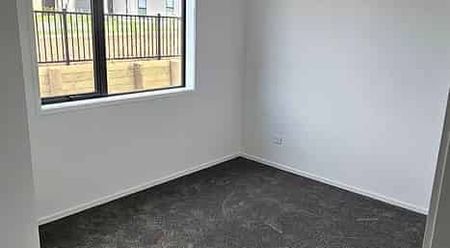 Near New Townhouse - Move in 18th December 2025. - Photo 2