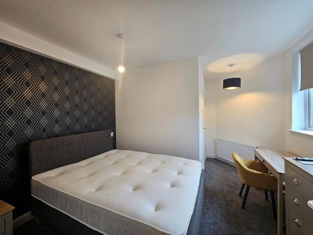 1 bedroom in a house share to rent - Photo 2