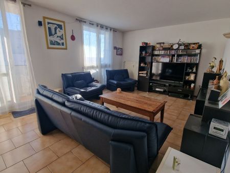 Appartement à louer dernier étage avec balcon à Roissy-En-Brie (77) - Photo 3