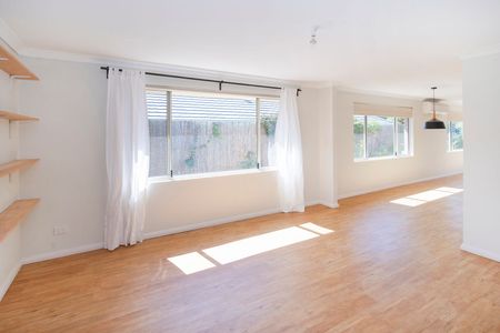 Family Home in Brookfield Estate - Photo 3