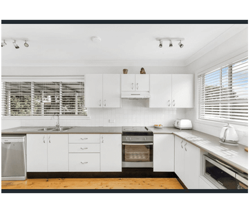 Spacious & Light Filled Home - Photo 4