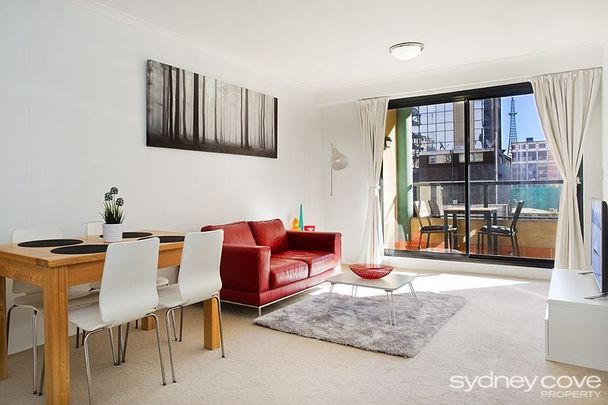 MARTIN PLACE APARTMENT | Furnished - Photo 1