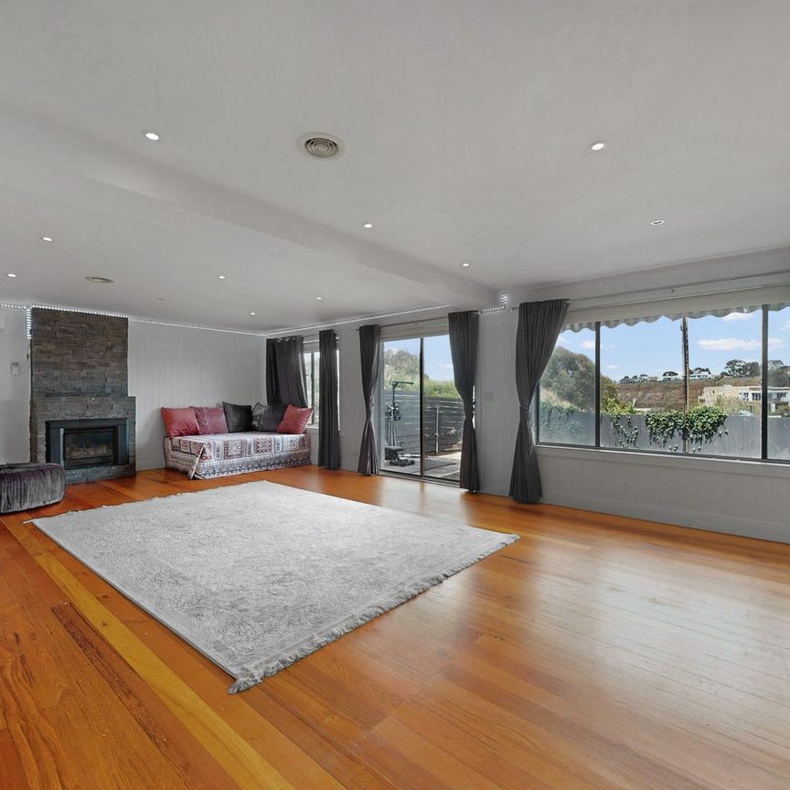 Spacious & Stylish 4 Bedroom Family Home in Prime Niddrie Location - Photo 1