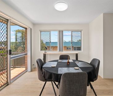 Updated 2-Bed Unit Near Westfield & Transport (6-Month Lease) - Photo 2