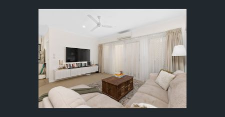 Experience the charm and elegance of villa living - Photo 5