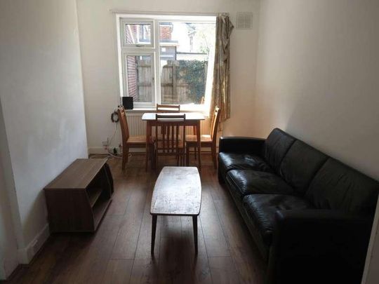 Bedroom Semi Detached House In Winton, BH9 - Photo 1