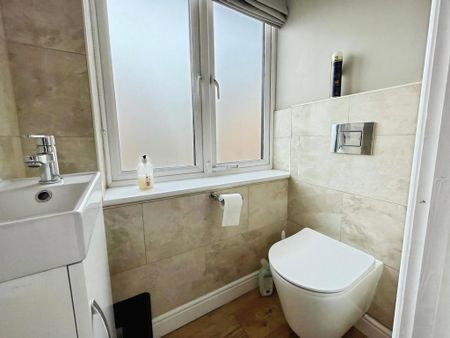 2 bedroom semi-detached house to rent - Photo 5