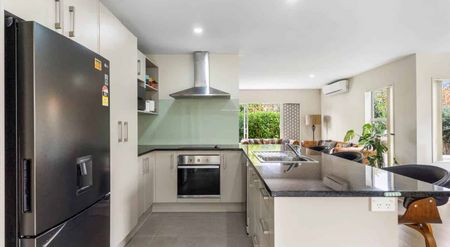 Spatiouse 4 bedroom with 2 bathroom and separate guest toilet - Photo 5