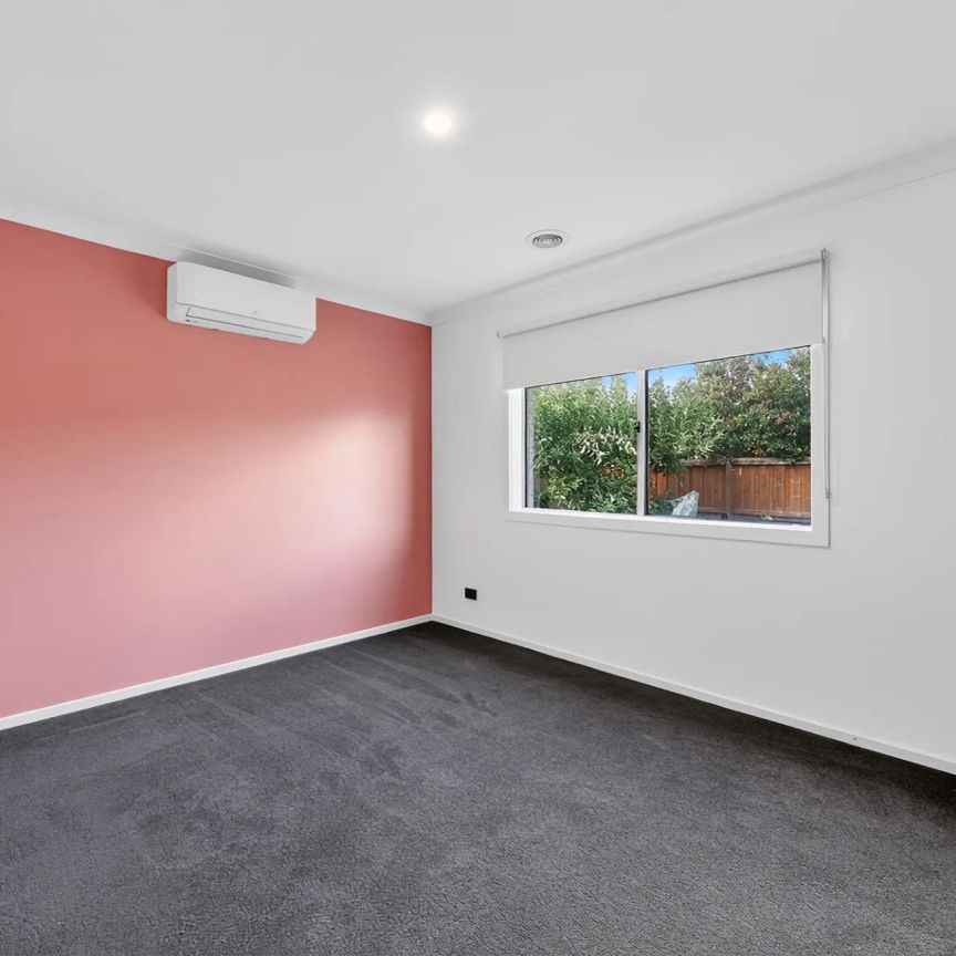 NORTH FACING SINGLE LEVEL SENSATION IN A PRESTIGE POSITION - Photo 1