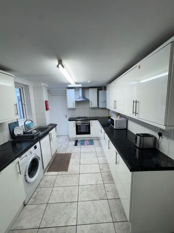 Room in a Shared House, Morley Road, E15 - Photo 4