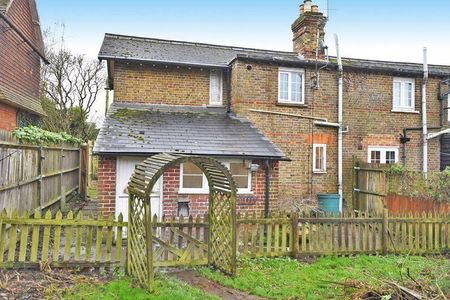 2 bedroom end of terrace house to rent - Photo 3